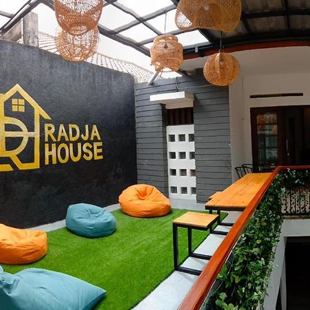 Вилла Radja House Cipaku Indah Бандунг Экстерьер фото