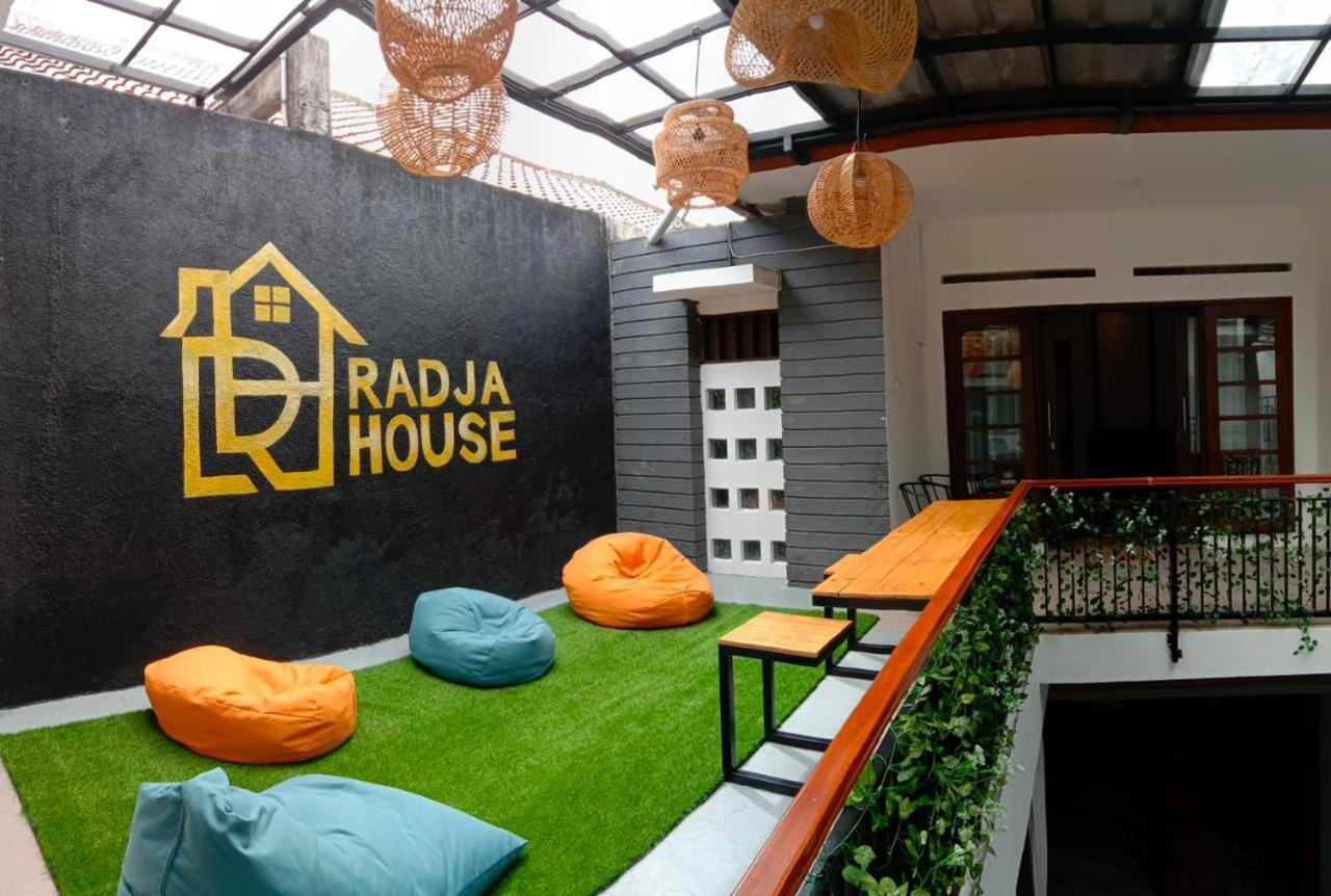 Вилла Radja House Cipaku Indah Бандунг Экстерьер фото