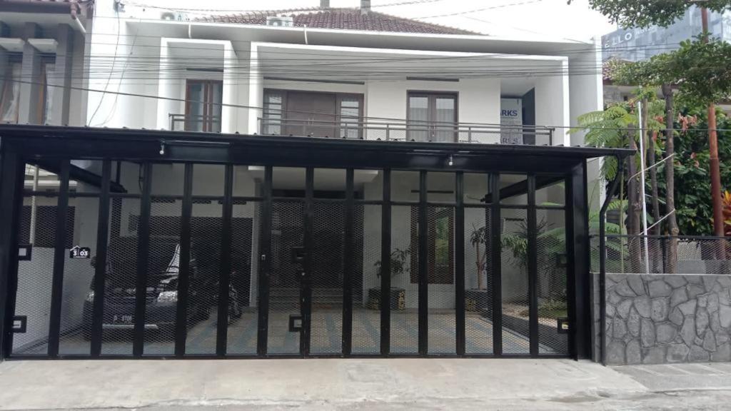 Вилла Radja House Cipaku Indah Бандунг Экстерьер фото