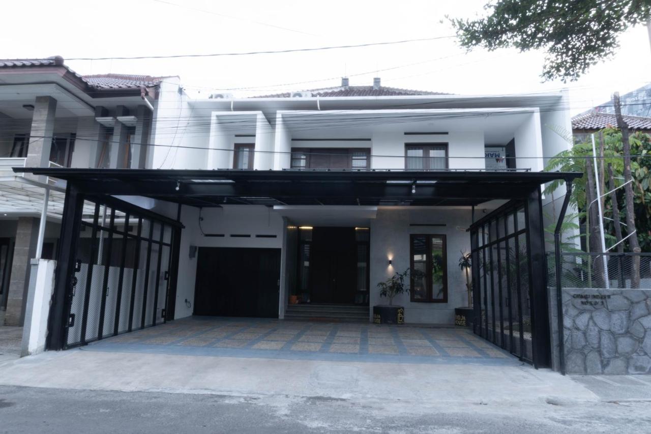 Вилла Radja House Cipaku Indah Бандунг Экстерьер фото